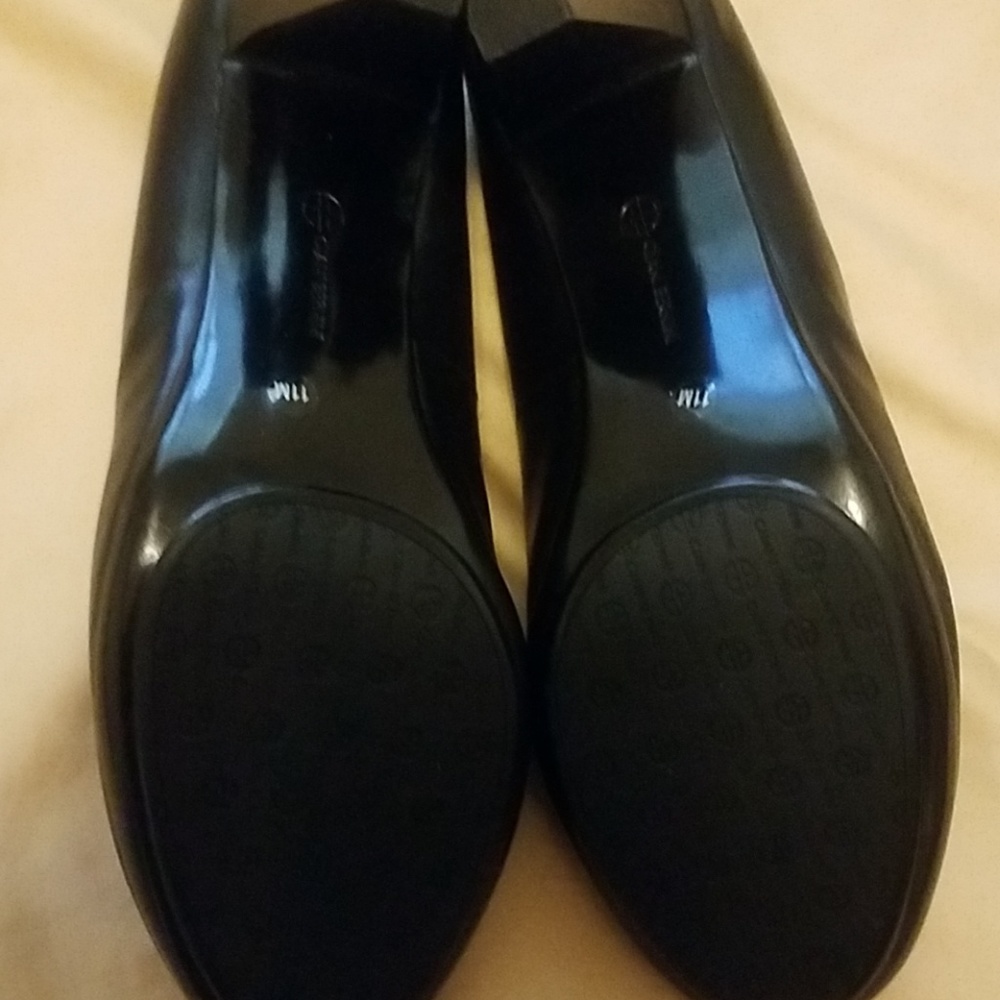 Shoes - Picture 4 of 4